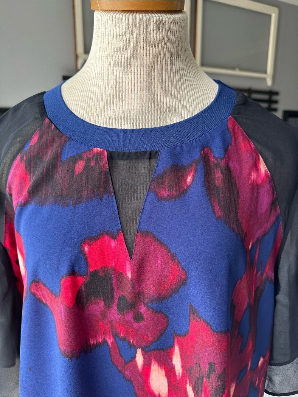 DKNYC Navy Top with Magenta Floral Print and Black Sheer Sleeves, size XL - Picture 7 of 13